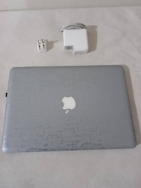 apple laptop. Mac book pro 0