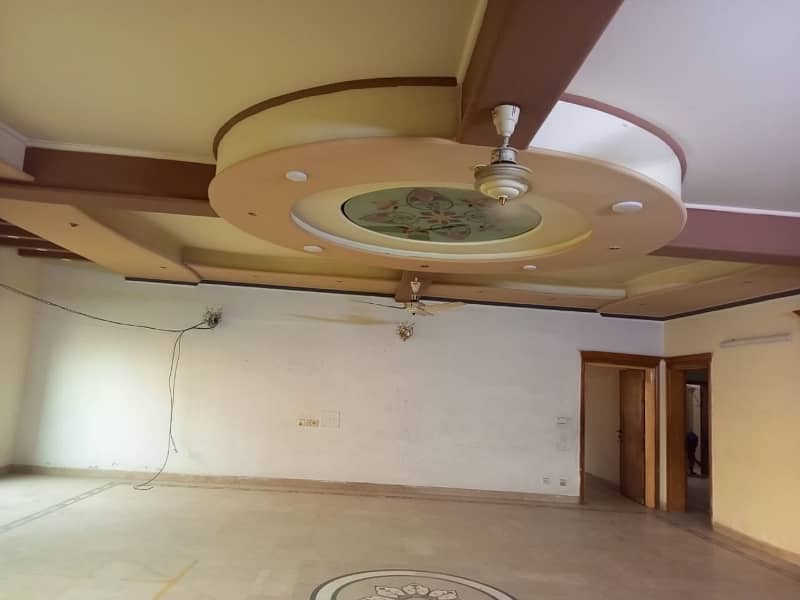 1 Kanal Upper Portion For Real In Nawab Town 2