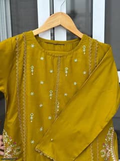 2 pcs woman's stitched lilen Embroidered suit