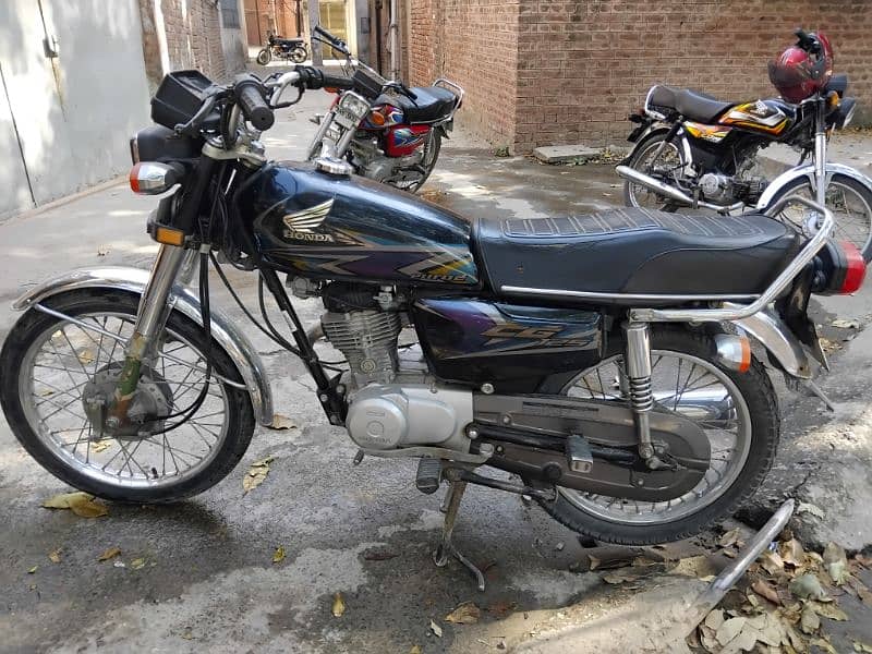 honda cg 125 blck color good condition 1