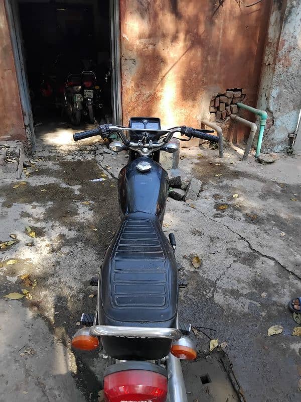 honda cg 125 blck color good condition 2