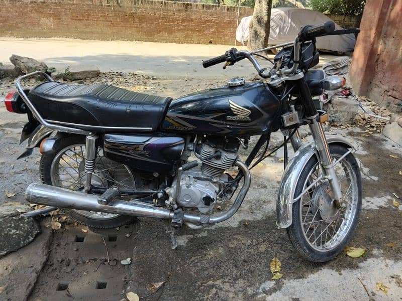 honda cg 125 blck color good condition 3