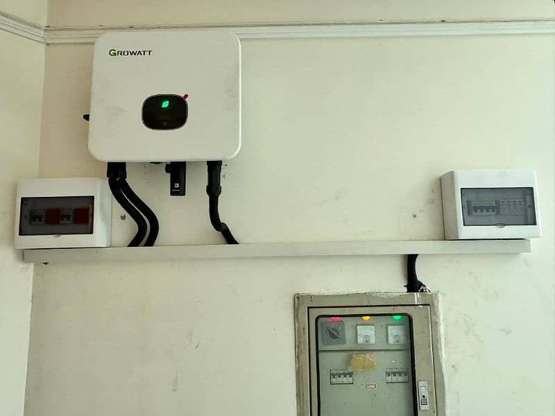 Solar Inverters Hybrid On Grid Off Grid inverter available for sale 3