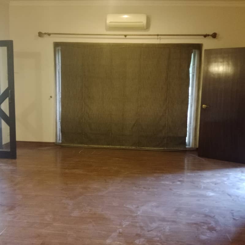 Prime Location 1 Kanal Lower Portion For Rent In DHA Phase 3 Block Z Near Y Block MacDonald Kanal 3