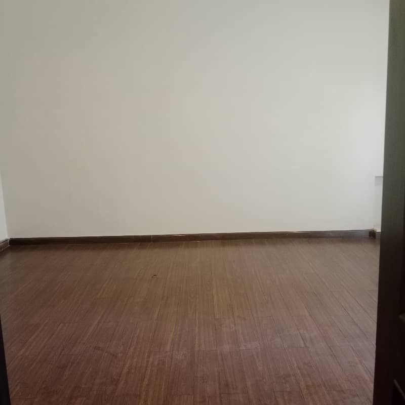 Prime Location 1 Kanal Lower Portion For Rent In DHA Phase 3 Block Z Near Y Block MacDonald Kanal 4