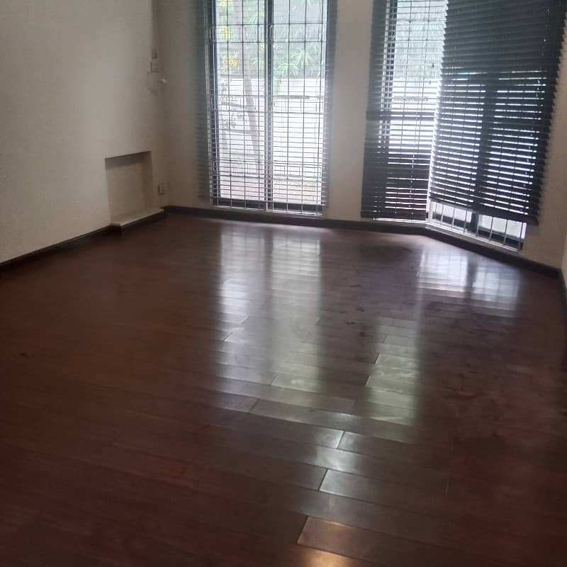 Prime Location 1 Kanal Lower Portion For Rent In DHA Phase 3 Block Z Near Y Block MacDonald Kanal 5