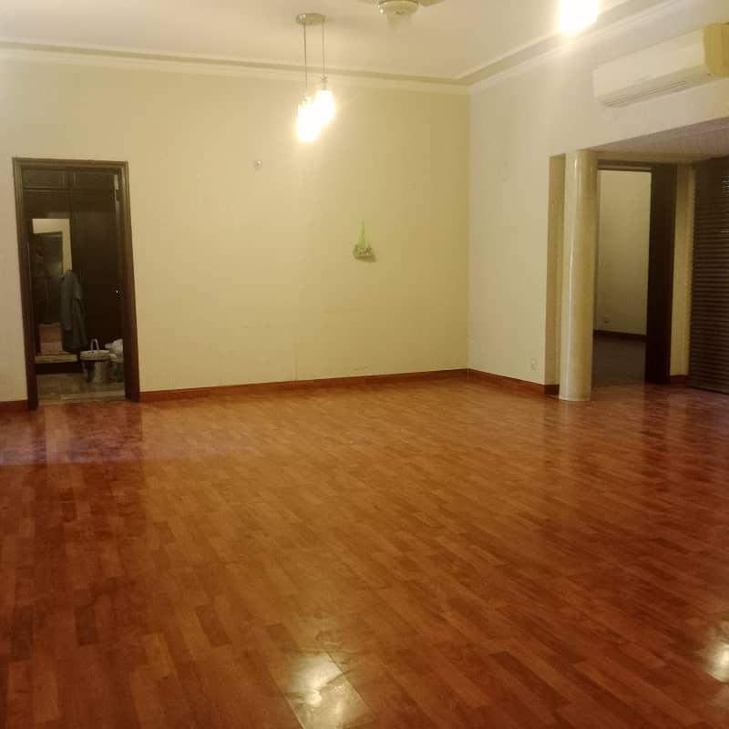 Prime Location 1 Kanal Lower Portion For Rent In DHA Phase 3 Block Z Near Y Block MacDonald Kanal 10