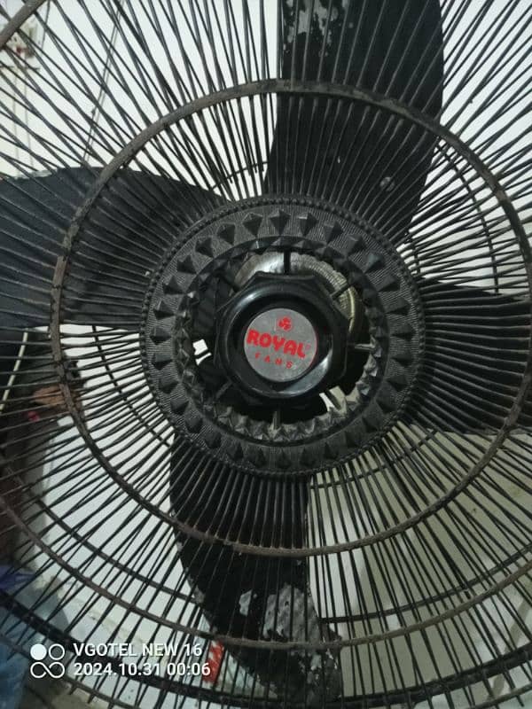 Royal Stand fan good condition new 1