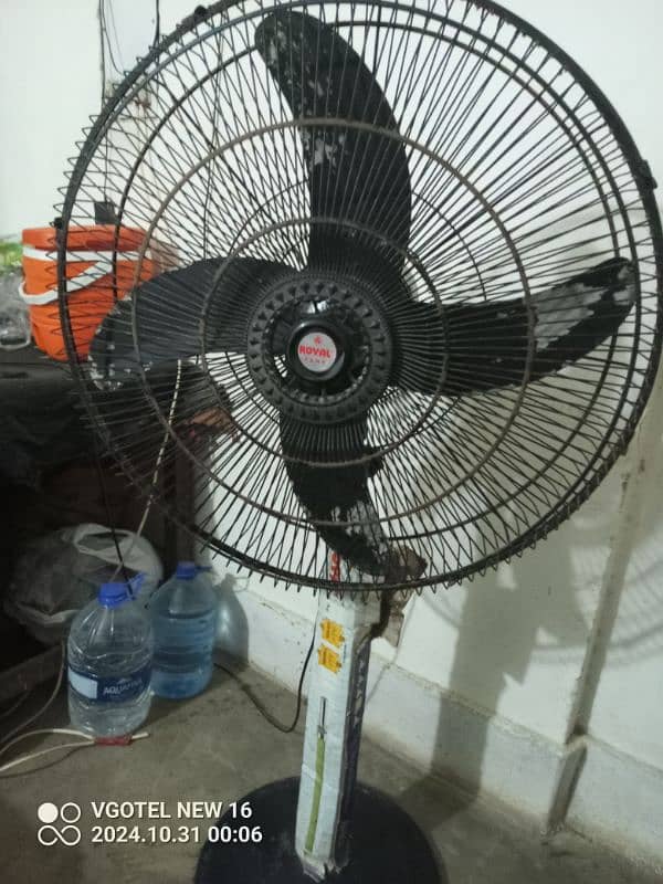 Royal Stand fan good condition new 2