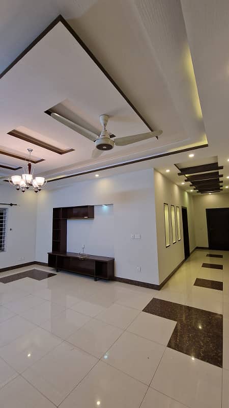 F11 1000 Sq Yd Full House For Rent Double Kitchen 7 Bed & Bath Separate Entrance 0