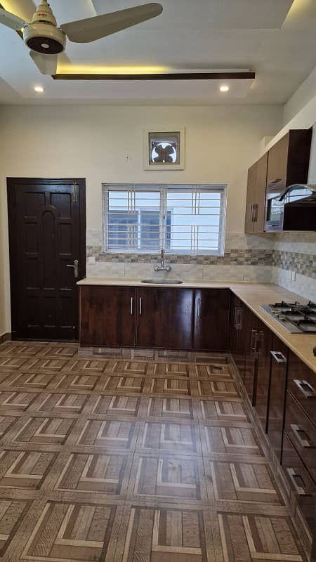 F11 1000 Sq Yd Full House For Rent Double Kitchen 7 Bed & Bath Separate Entrance 3