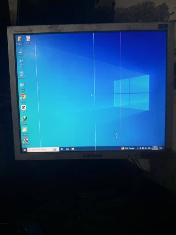 Samsung 17 inach LCD far sale urgent 3