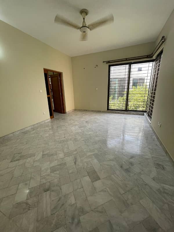 1 Kanal Upper With Servant Quarter Available For Rent in DHA Phase 5 Near Jalal Sons 4