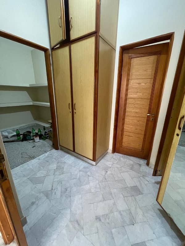 1 Kanal Upper With Servant Quarter Available For Rent in DHA Phase 5 Near Jalal Sons 9