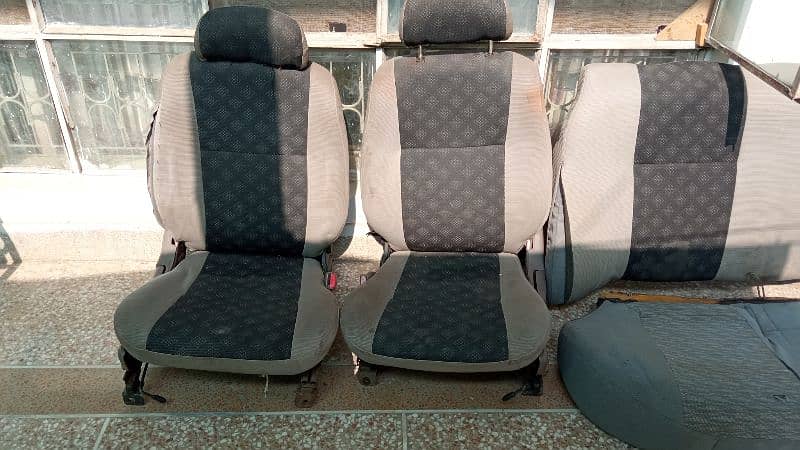 Nissan Sunny 1998 seats 0