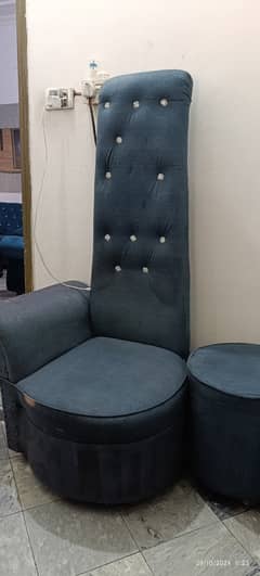 ROOM CHAIRS AND TABLE VERY GOOD CONDITION