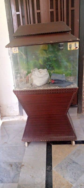 Fish Aquarium in Excellent condition 1