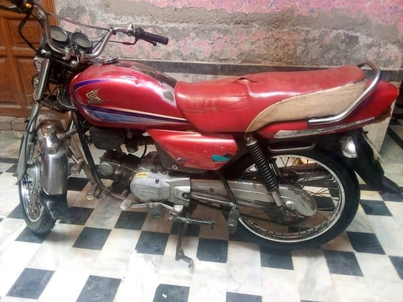 Honda prider 100cc 2010 Model Peshawar number 9