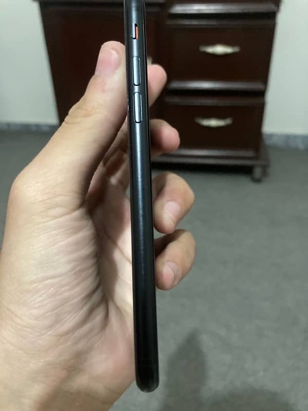 I Phone SE 2020 FACTORY UNLOCKED 4