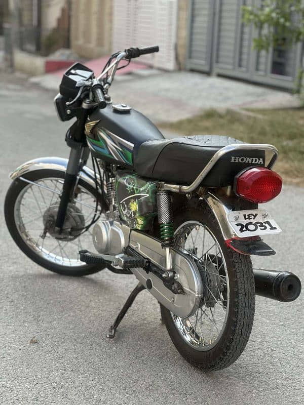 Honda 125 (original tanky tapy available) 1