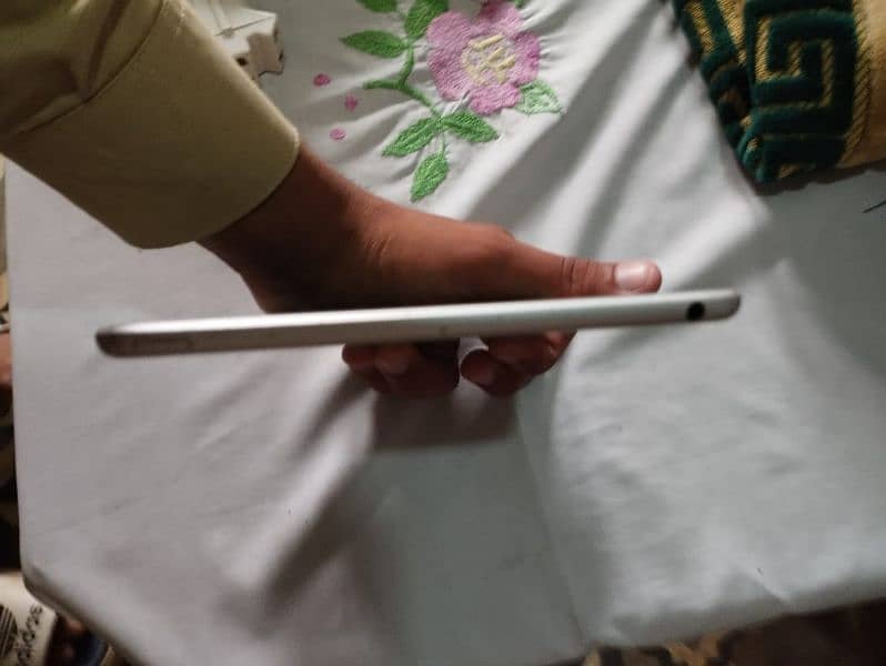 Ipad Mini 5 64 GB Condition 10/10 Hai With Box and Charger Hai 2