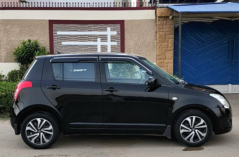 Suzuki Swift 2014 Original black color low mileage 4