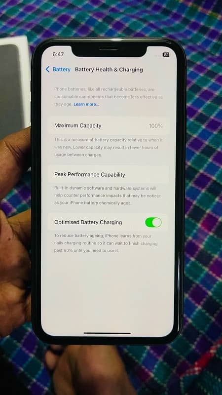 iPhone 11 - 100% Battery Health - 10/10 6