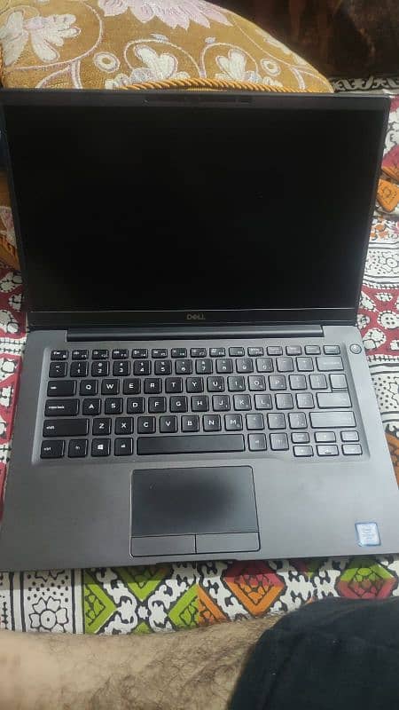 Latitude 7400 1