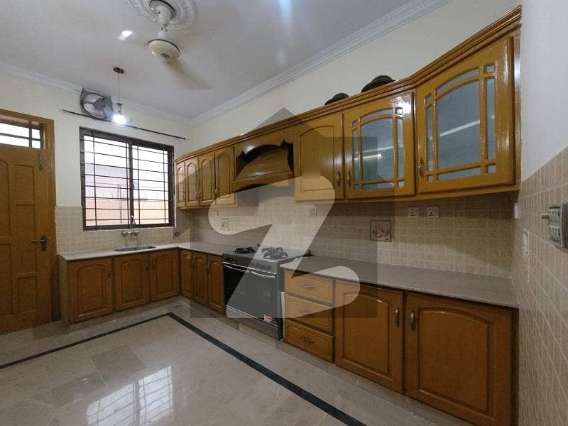 14 Marla upper portion for Rent in G13-3 6