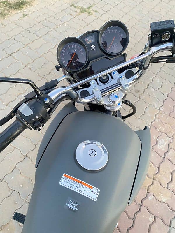 YAMAHA YBR 125G brand new bike 23 Model 2100 kms chala hua 3