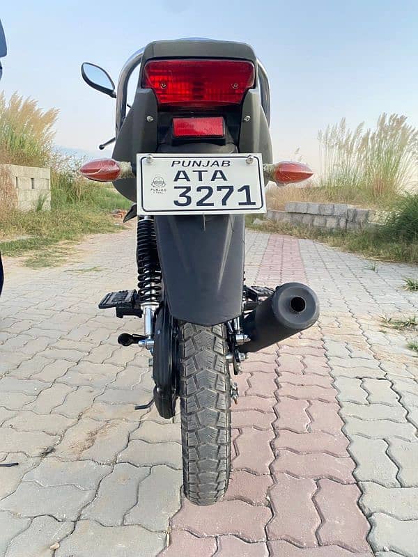 YAMAHA YBR 125G brand new bike 23 Model 2100 kms chala hua 4