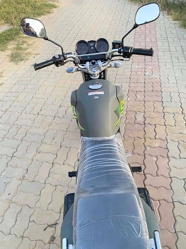 YAMAHA YBR 125G brand new bike 23 Model 2100 kms chala hua 8