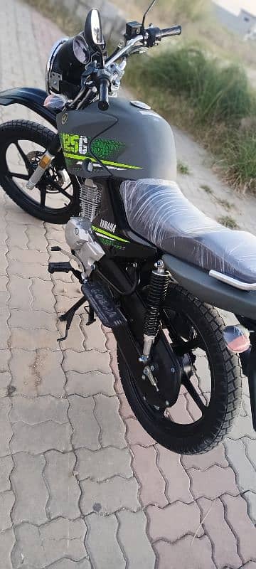 YAMAHA YBR 125G brand new bike 23 Model 2100 kms chala hua 10