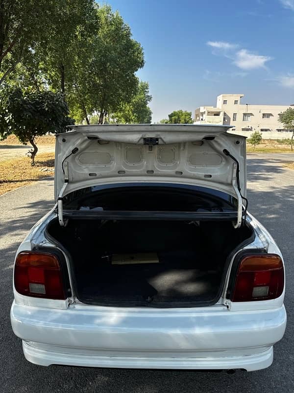 Suzuki Baleno 2002 5