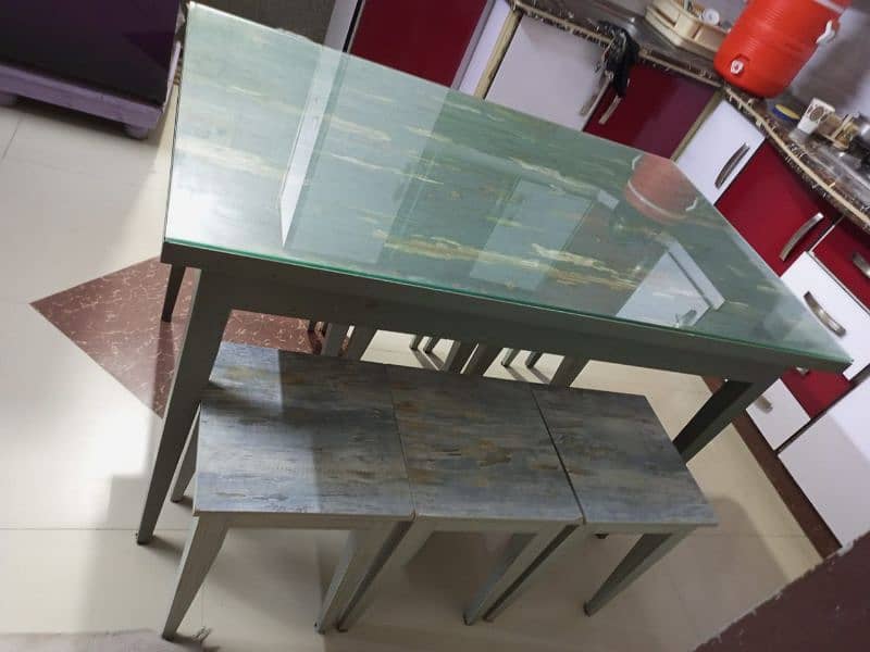 dinning table with 6 stools good quality and good condition 1