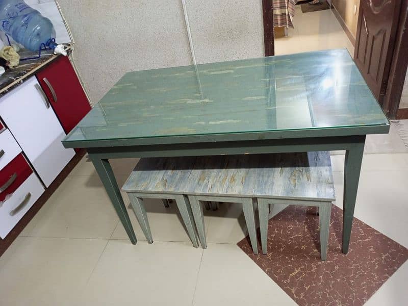 dinning table with 6 stools good quality and good condition 2