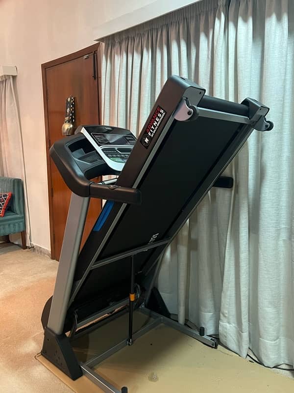 Motorised Treadmill as good as new 2