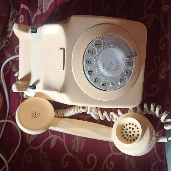 Antique Telephone set 1