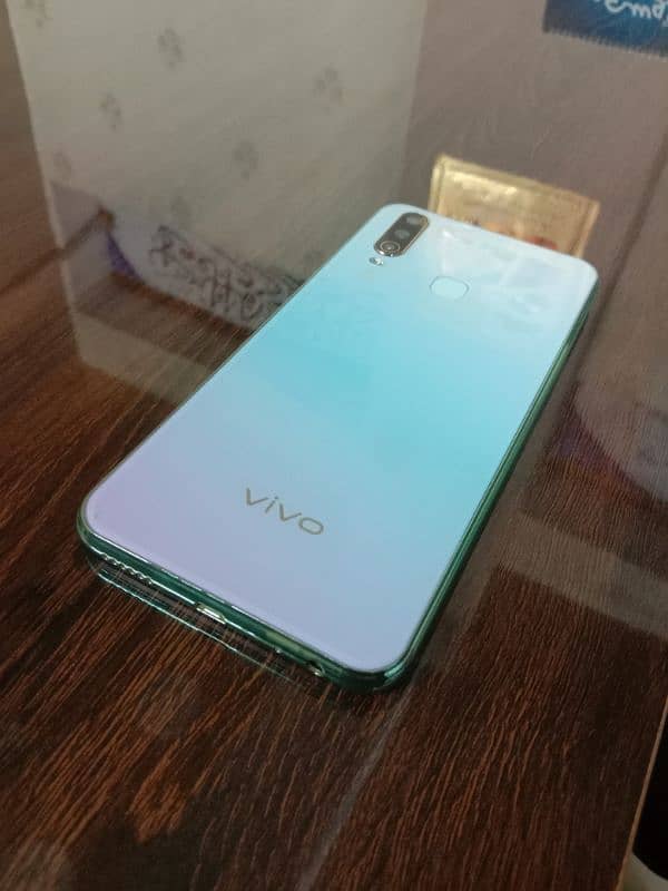 vivo y17.8/256 gb pta approved watsapp 03476999167 0