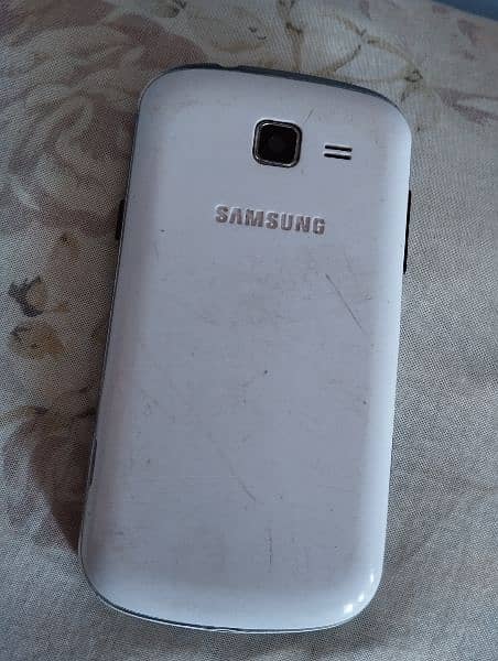 Samsung GT-S7562i 2