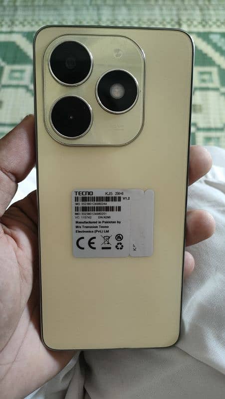 Tecno spark 20 8