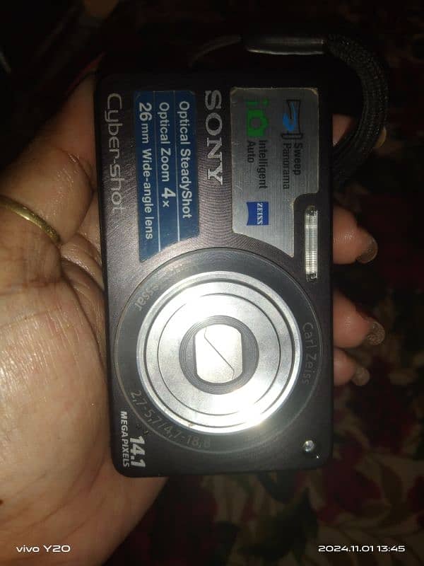 argent sale Sony digital camera 14.1 mega pixels cyber-shot 7