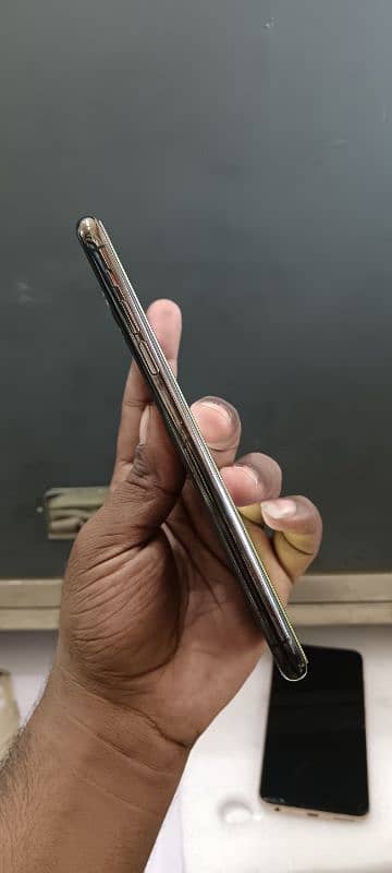 IPhone 11 Pro Max 64Gb Factory Unlocked Good condition 6