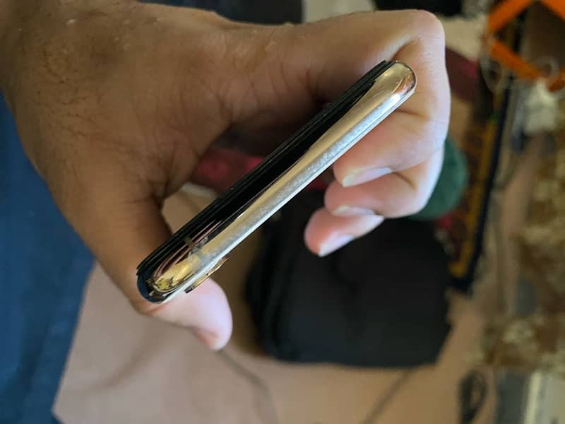 iPhone xs 64gb duel approved 4