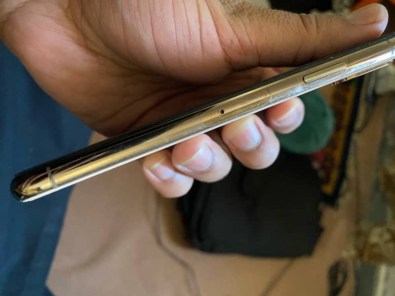 iPhone xs 64gb duel approved 5