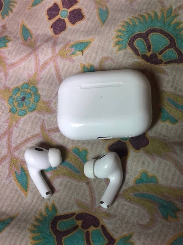 Airbuds pro 2  only airbuds ha brand new C type ha ok peice ha 2