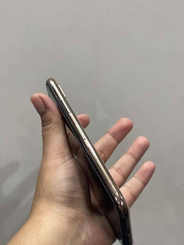 Iphone Xs PTA approved with box 4