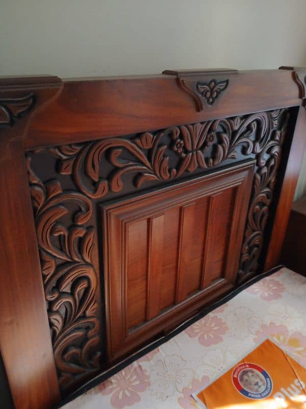 carved wood 2 single beds 1 center locker 1 dressing table 1