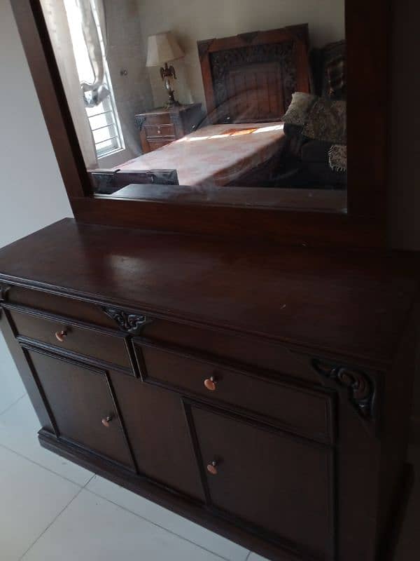 carved wood 2 single beds 1 center locker 1 dressing table 6