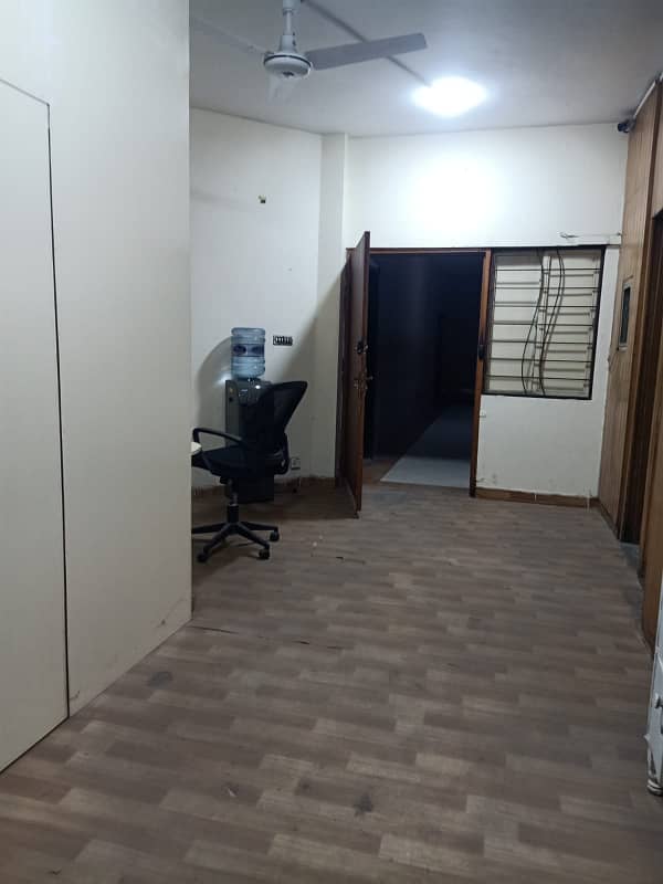 NON FURNISHED OFFICES FOR RENT 8